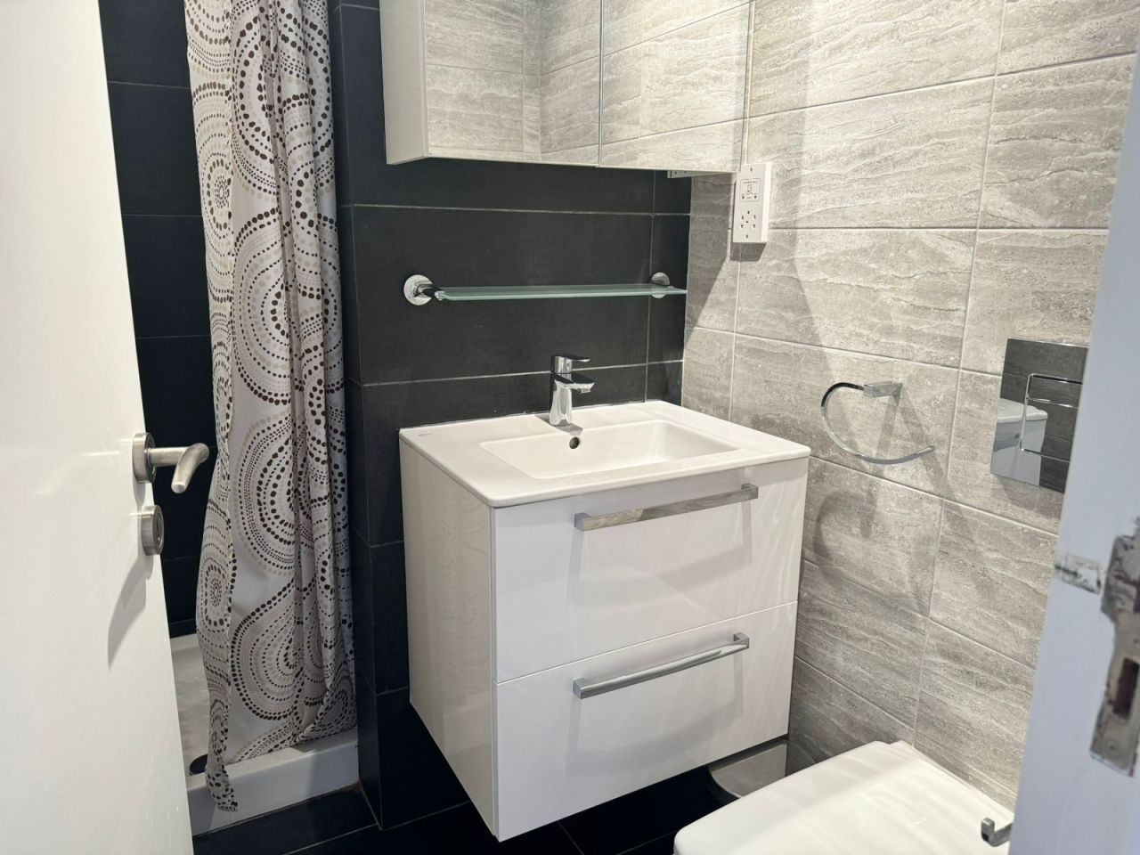 Apartment in Germasogeia, Cyprus - picture 9