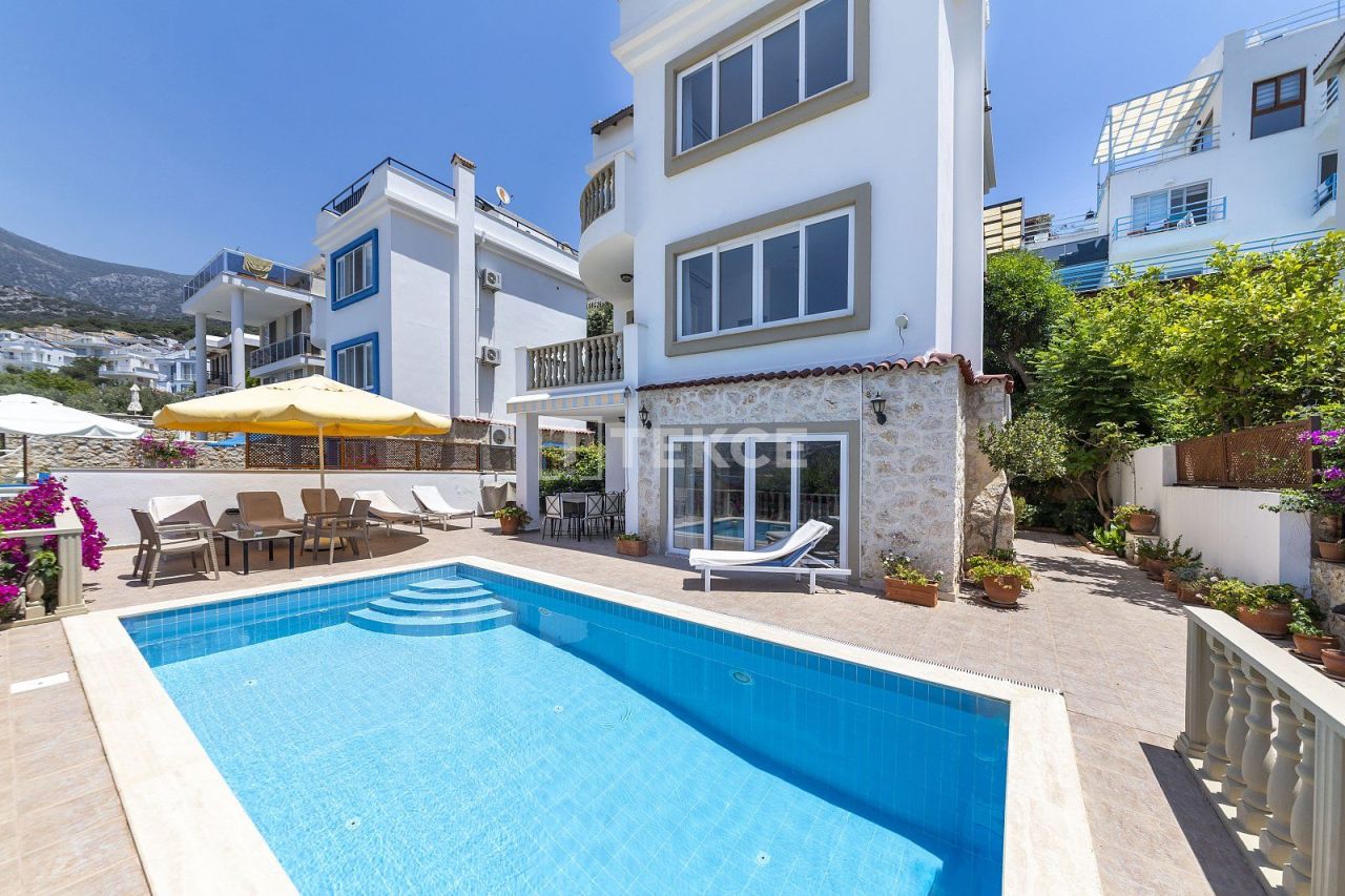 Villa à Kalkan, Turquie, 180 m² - image 1