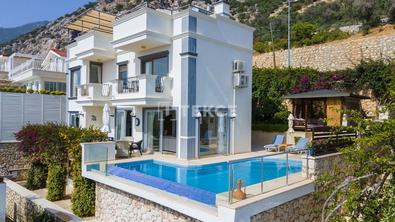 Villa à Kalkan, Turquie, 240 m² - image 1