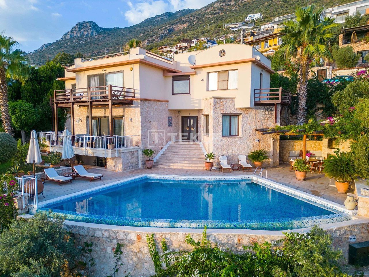 Villa à Kalkan, Turquie, 330 m² - image 1