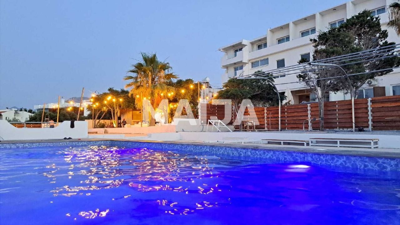 Hotel in Kyrenia, Cyprus, 1 000 m² - picture 1