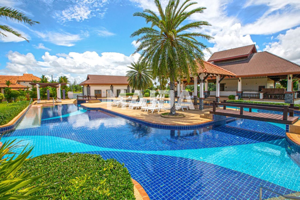 Haus in Rayong, Thailand, 200 m² - Foto 1