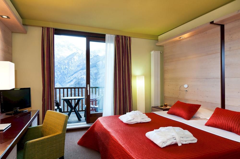 Hotel in Sestriere, Italy, 30 000 m² - picture 1