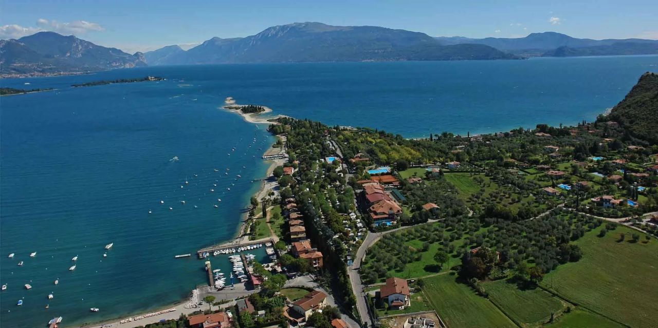Grundstück in Manerba del Garda, Italien, 20 820 m² - Foto 1