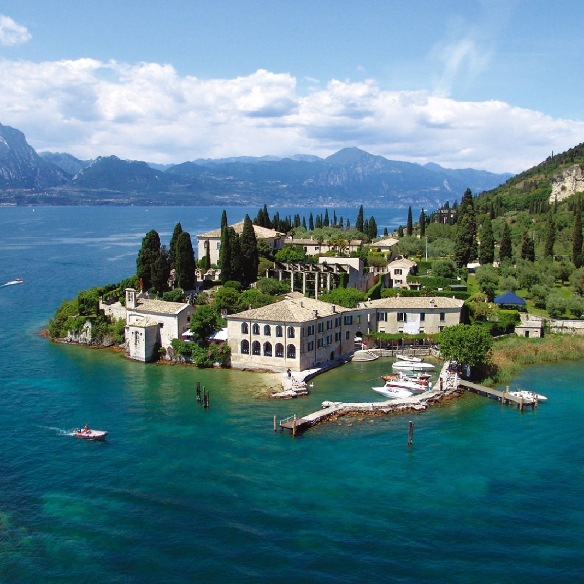 Terrain à Desenzano del Garda, Italie, 2 600 m² - image 1