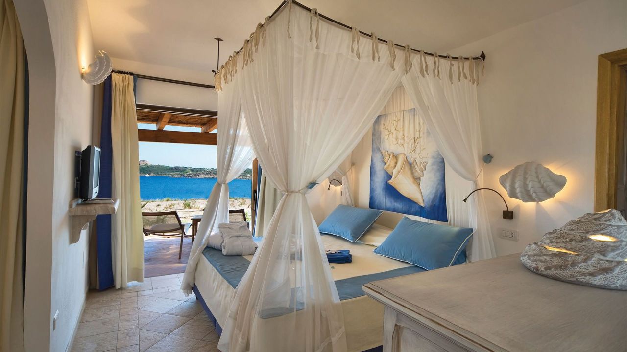 Hôtel à Alghero, Italie, 2 500 m² - image 1