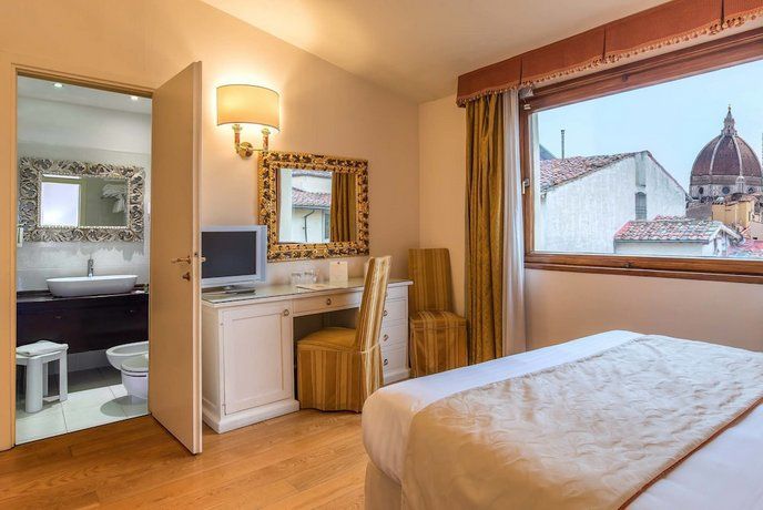 Hotel in Florence, Italy, 5 000 m² - picture 1