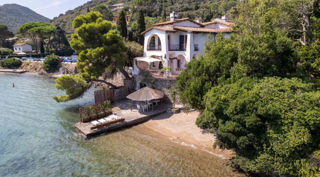 Villa in Monte Argentario, Italy, 347 m² - picture 1