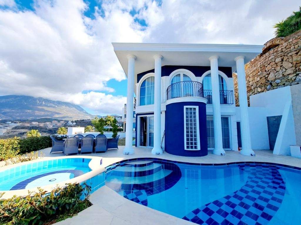 Villa à Alanya, Turquie, 375 m² - image 1