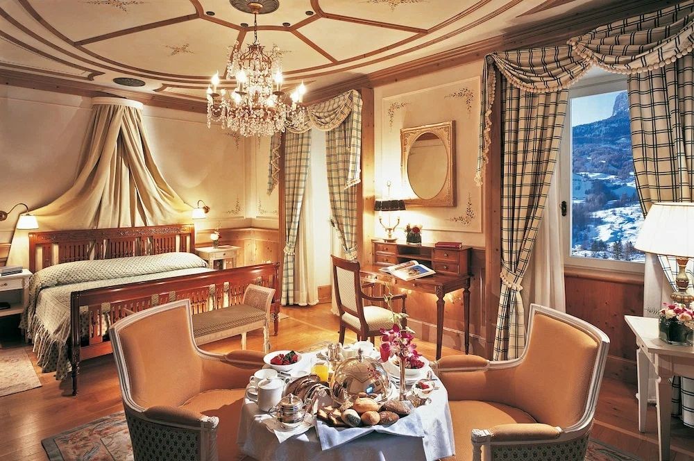 Hôtel à Cortina d'Ampezzo, Italie, 40 000 m² - image 3