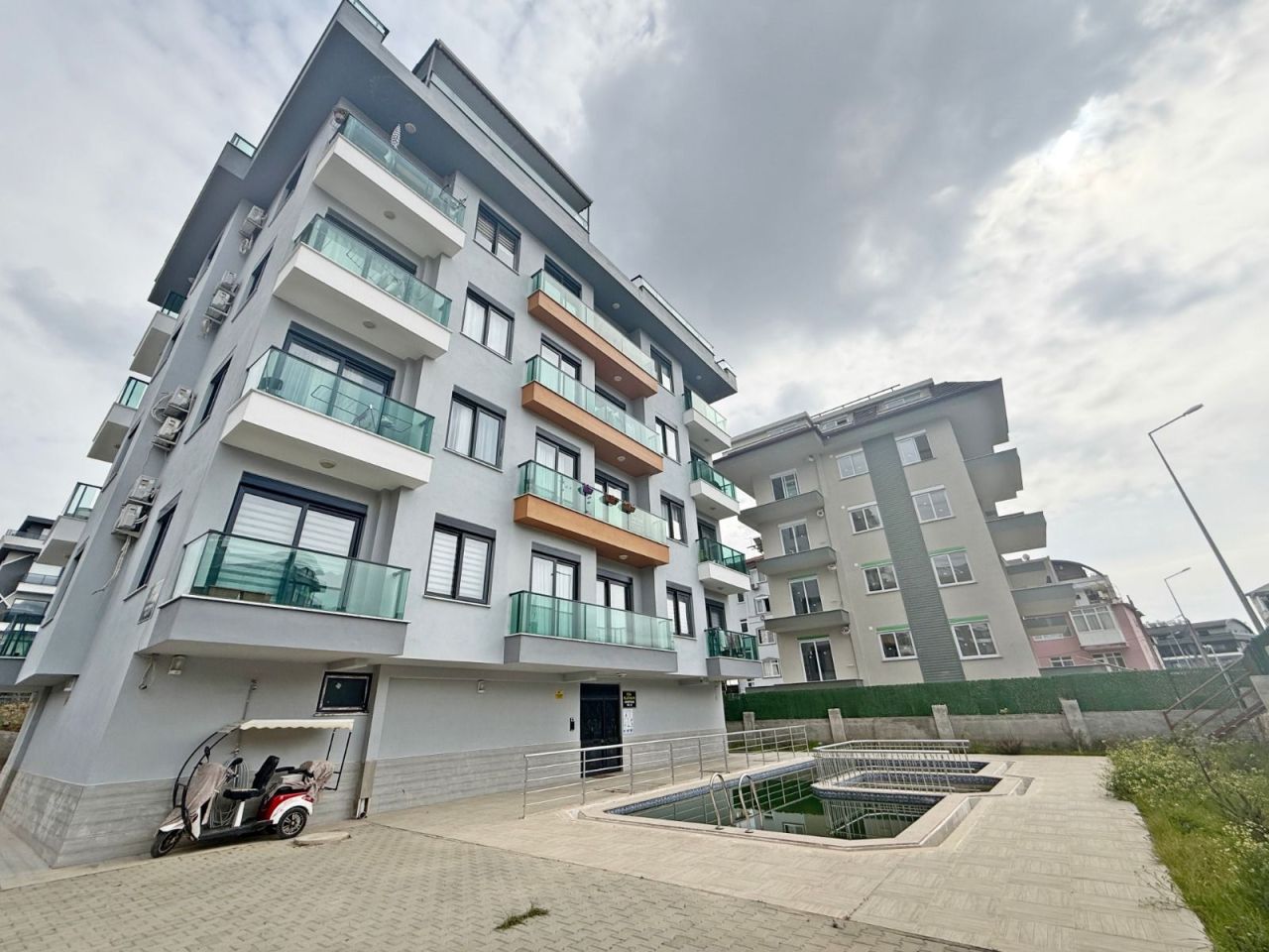 Apartment in Alanya, Turkey - picture 1