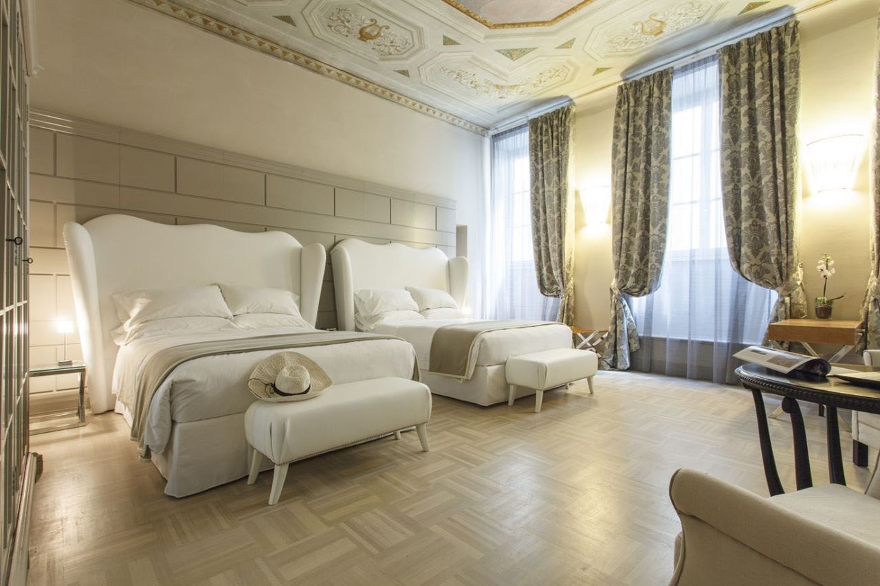 Hotel in Florence, Italy, 40 000 m² - picture 1