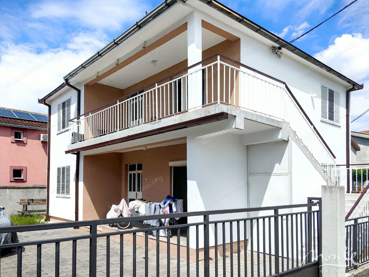 Casa en Podgorica, Montenegro, 180 m² - imagen 1