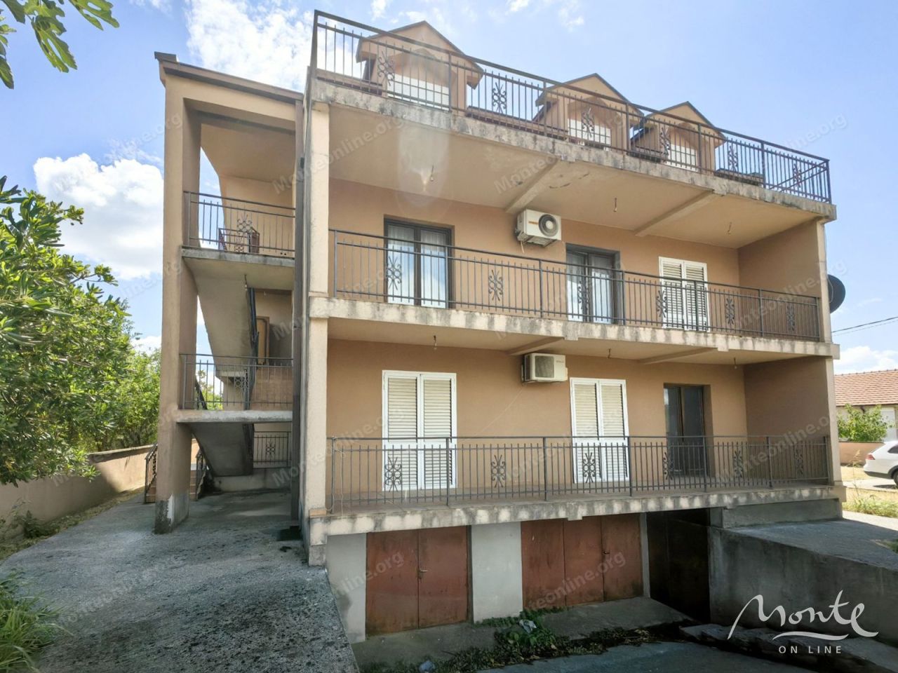 House in Podgorica, Montenegro, 385 m² - picture 1