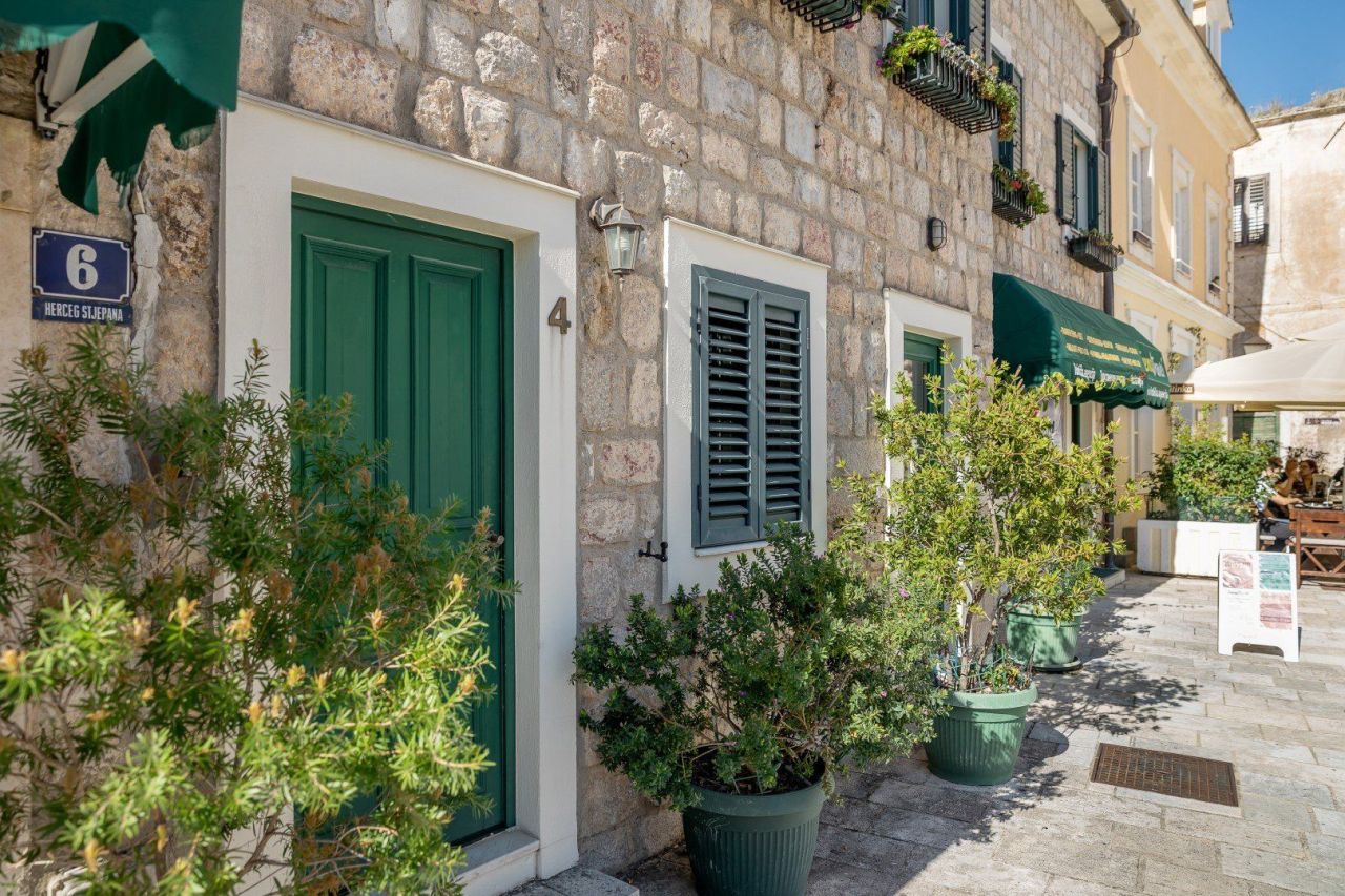 Casa en Herceg-Novi, Montenegro, 198 m² - imagen 3