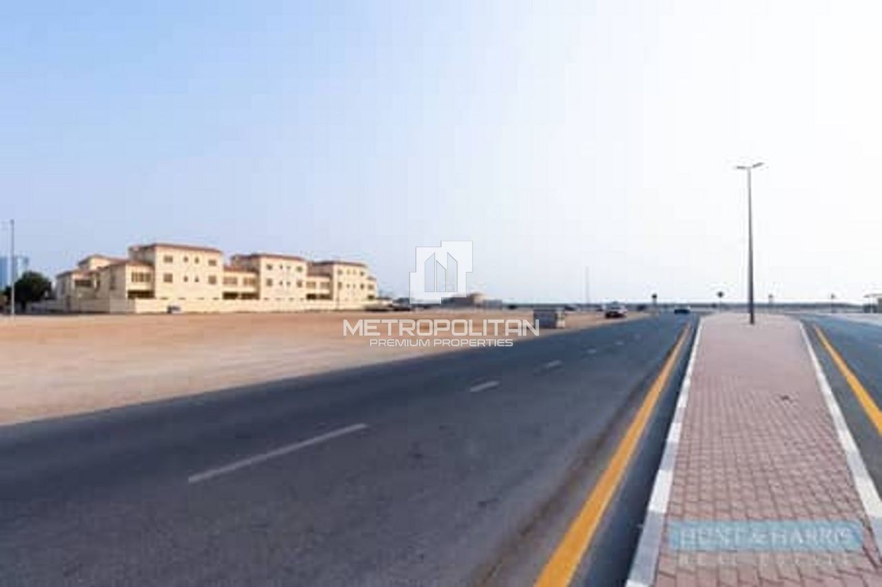 Commercial apartment building in Ras al-Khaimah, UAE, 511 m² - picture 2