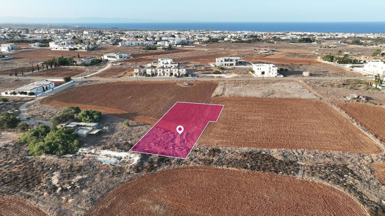 Grundstück in Protaras, Zypern, 2 581 m² - Foto 1