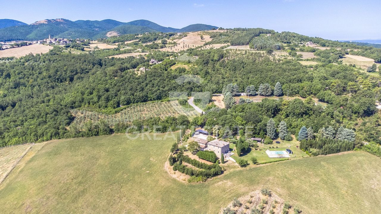 Haus in Baschi, Italien, 536.4 m² - Foto 1