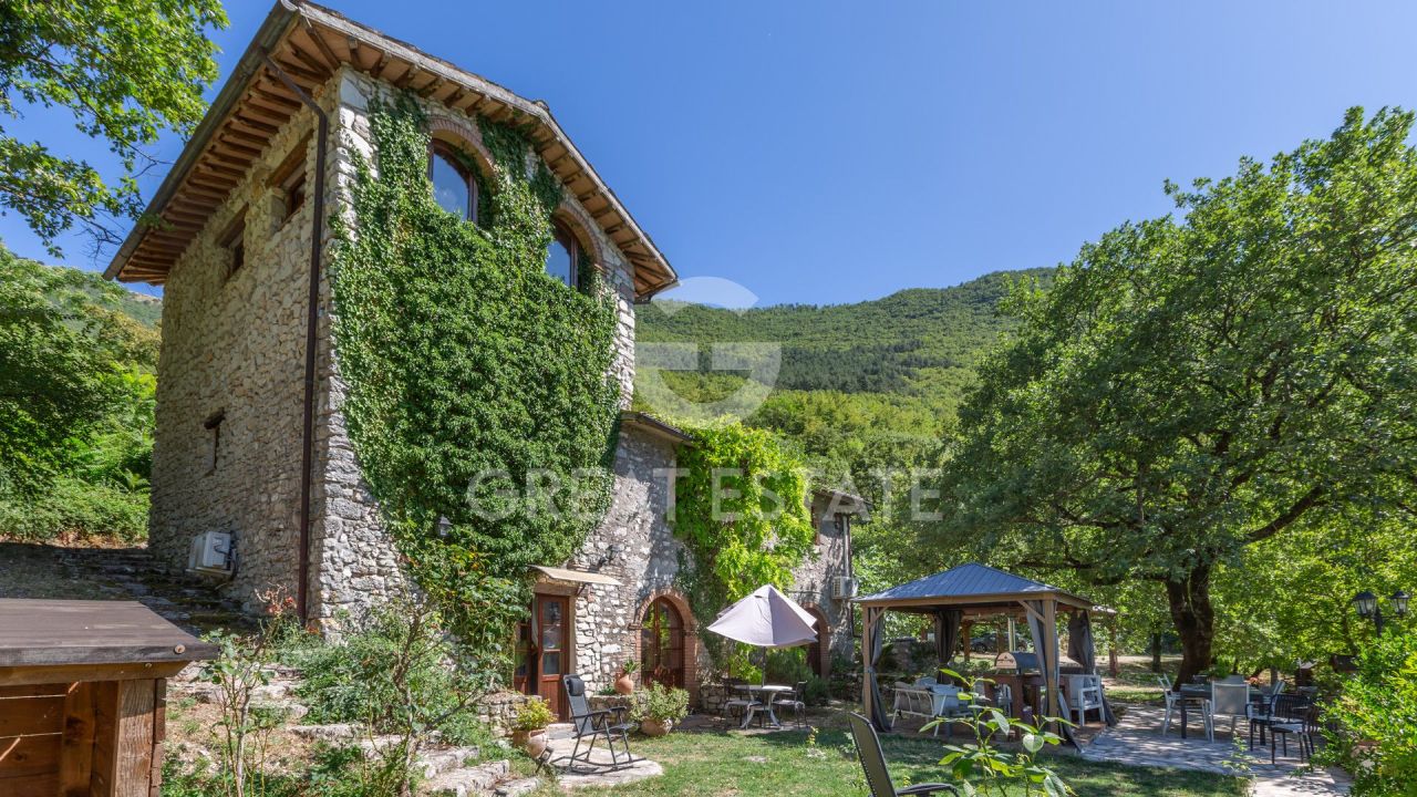 Casa Arrone, Italia, 172 m² - imagen 1