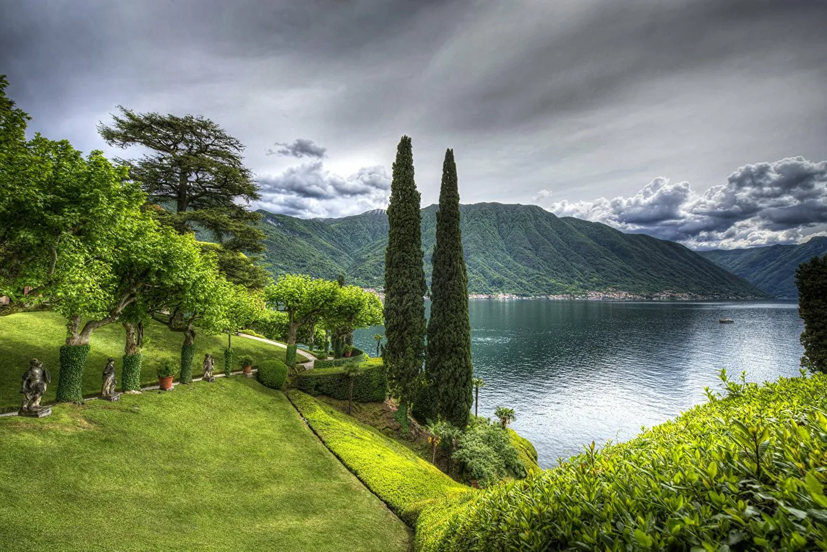 Grundstück in Torri del Benaco, Italien, 2 200 m² - Foto 1