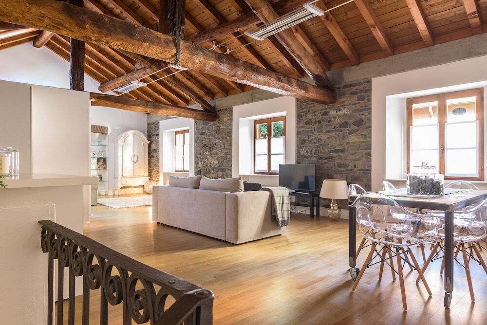 Propiedad comercial por Lago de Como, Italia, 7 200 m² - imagen 1