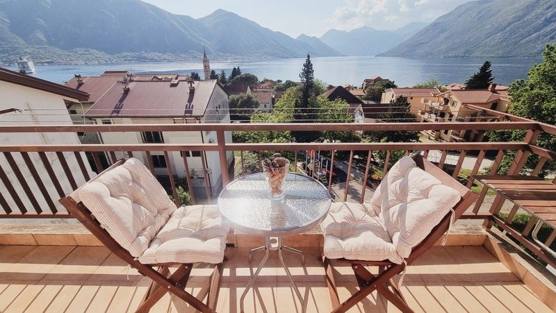 Apartment in Dobrota, Montenegro, 49 m² - picture 1
