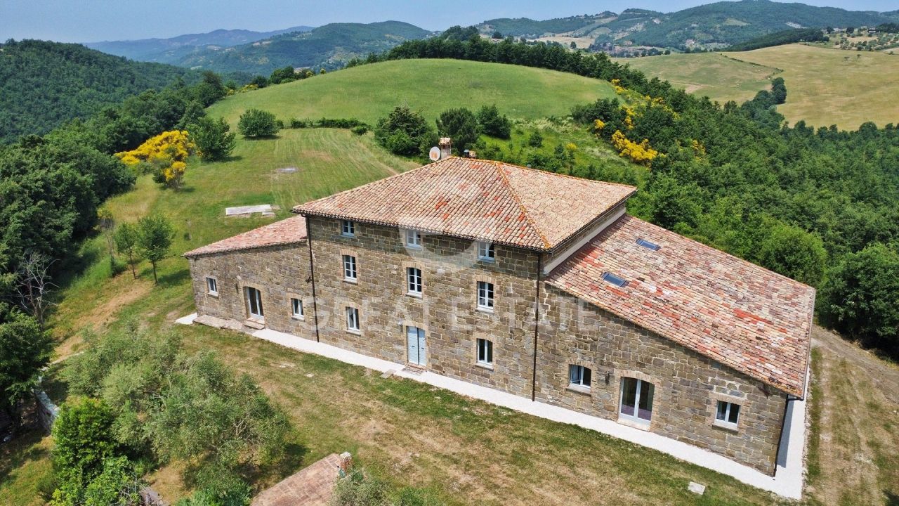 Maison à Gubbio, Italie, 792.6 m² - image 2