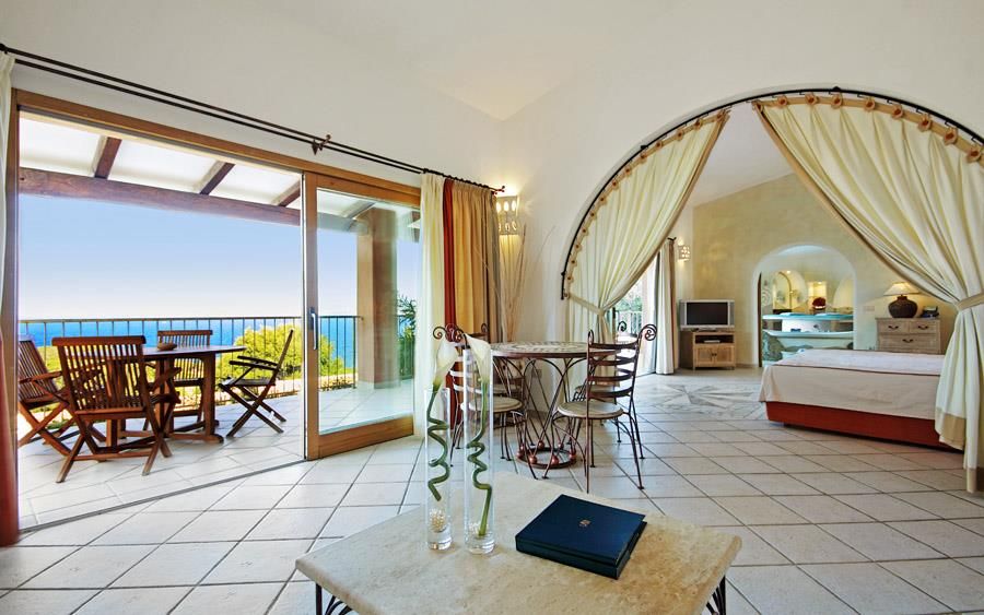 Hotel en Alghero, Italia, 4 000 m² - imagen 1