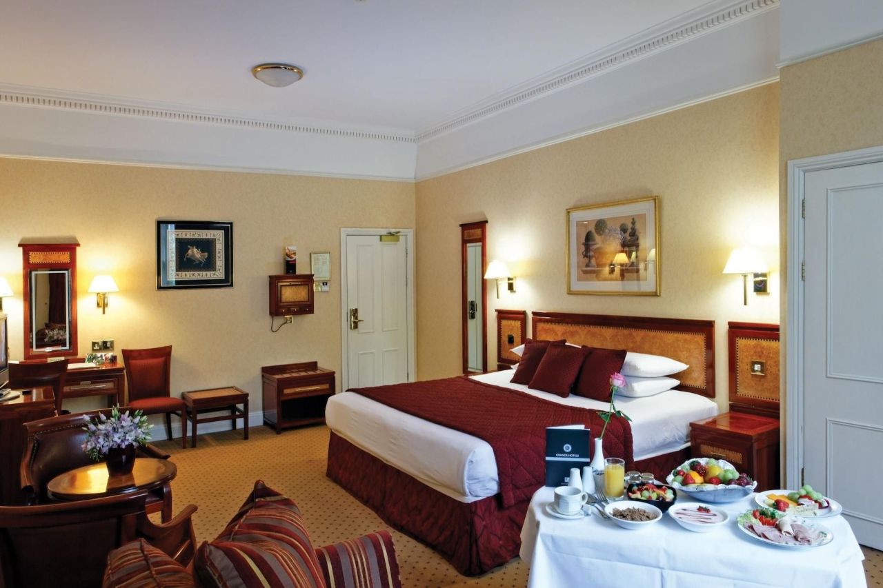 Hotel in London, United Kingdom, 9 000 m² - picture 1