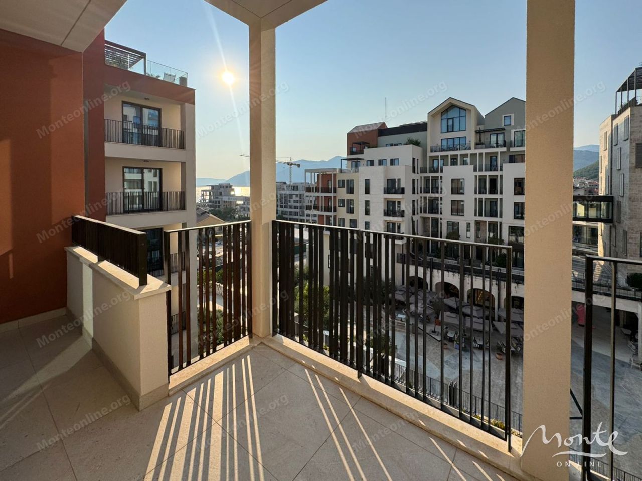 Appartement à Tivat, Monténégro, 68 m² - image 1