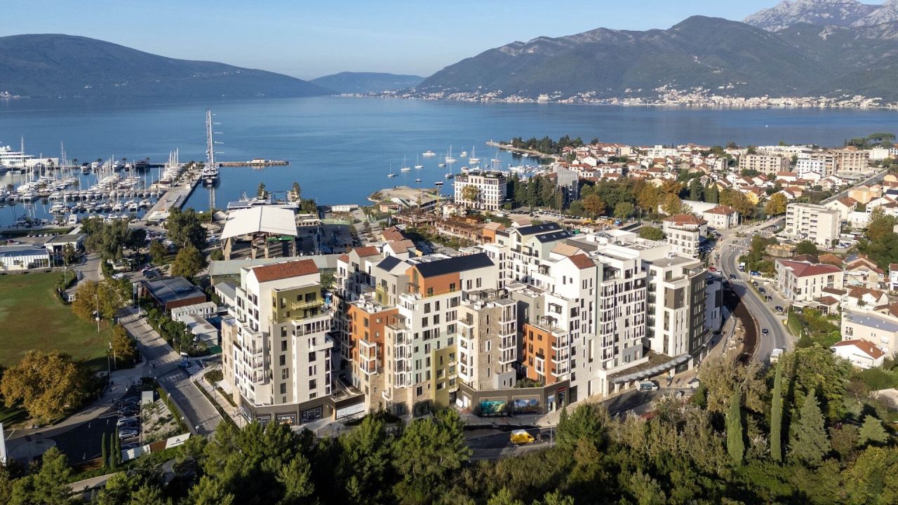 Flat in Tivat, Montenegro, 91 m² - picture 1