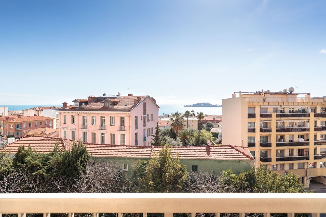 Appartement à Beaulieu-sur-Mer, France, 73 m² - image 1