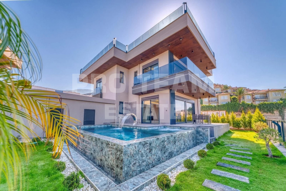 Villa in Alanya, Türkei, 270 m² - Foto 1