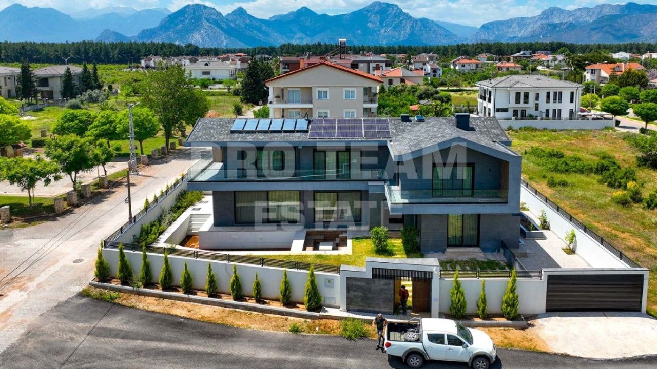 Villa à Antalya, Turquie, 600 m² - image 1