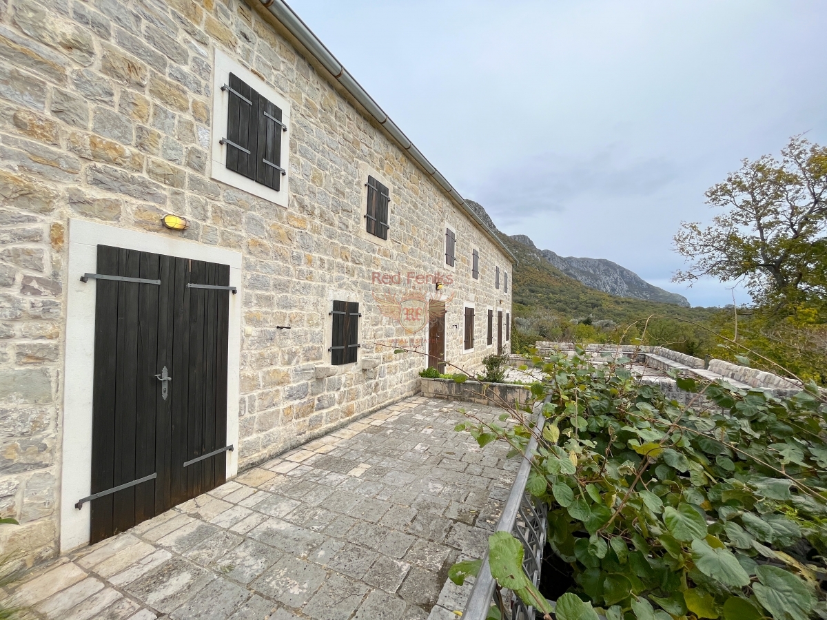 Haus in Budva, Montenegro, 156 m² - Foto 1