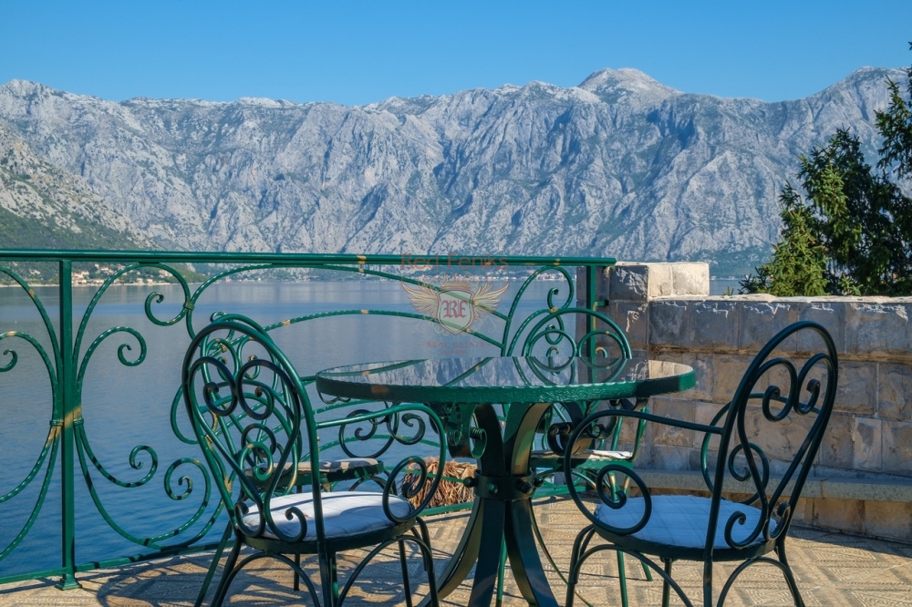 Casa en Kotor, Montenegro, 300 m² - imagen 1