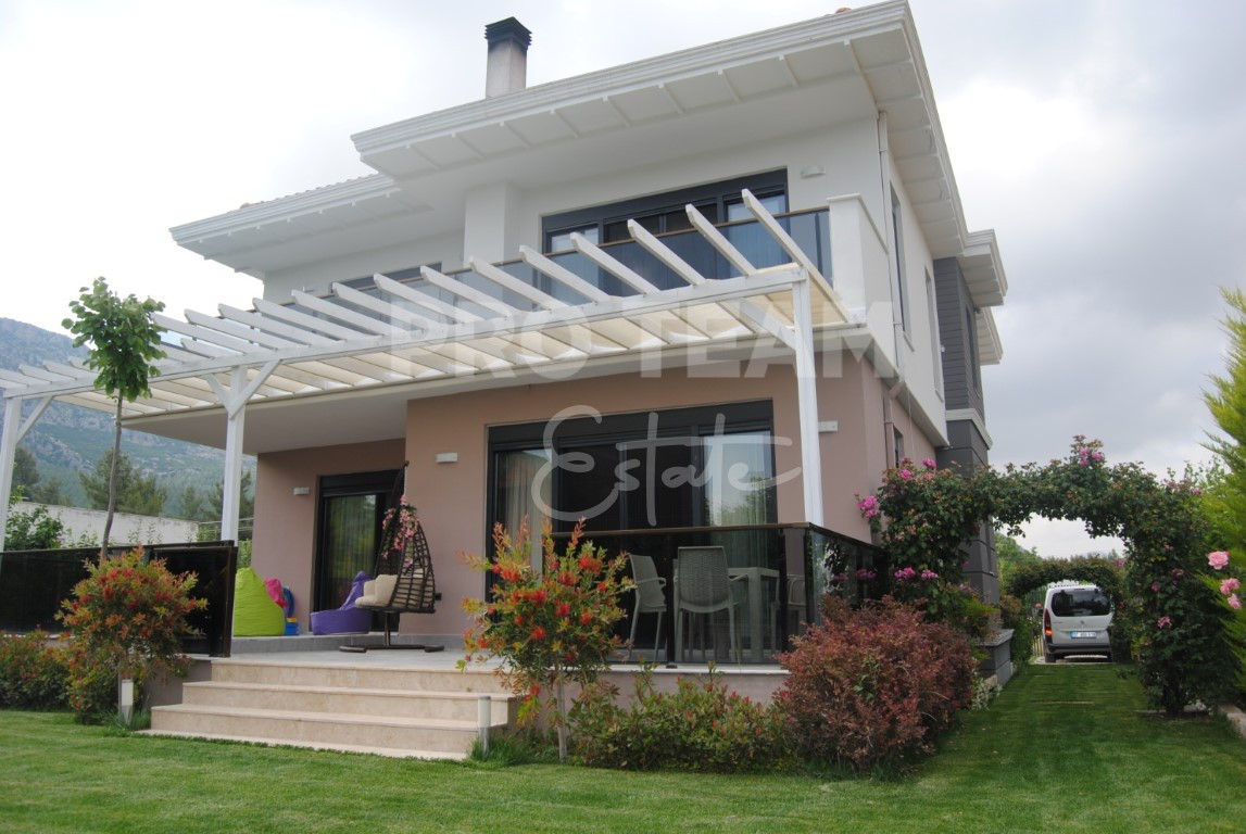 Villa à Antalya, Turquie, 300 m² - image 1