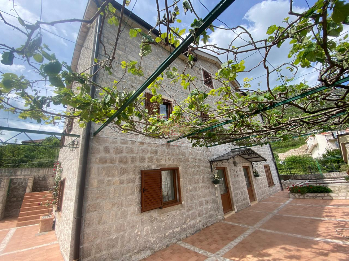 Maison à Kotor, Monténégro, 306 m² - image 1