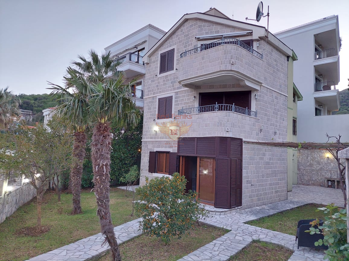 Casa en Herceg-Novi, Montenegro, 168 m² - imagen 1