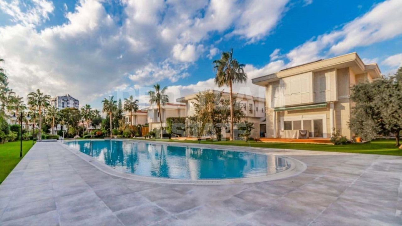 Villa in Antalya, Türkei, 450 m² - Foto 1