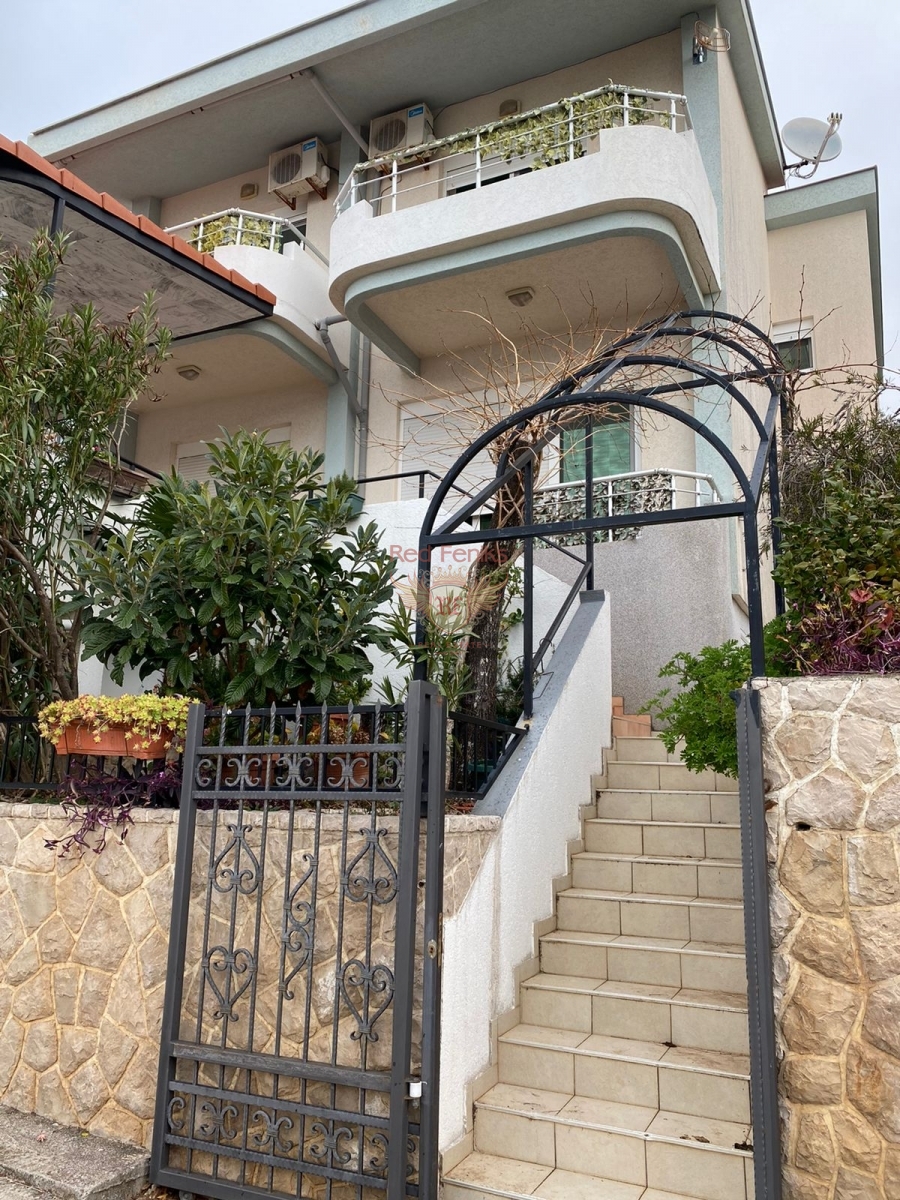Haus in Bar, Montenegro, 200 m² - Foto 1