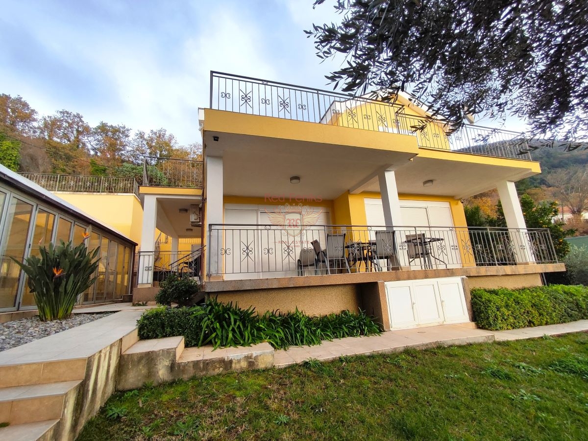 Maison à Tivat, Monténégro, 250 m² - image 1