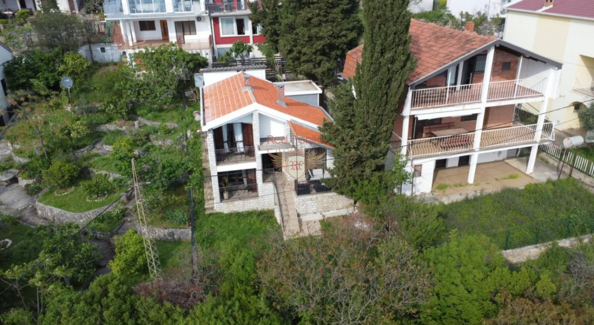Casa en Dobra Voda, Montenegro, 82 m² - imagen 1
