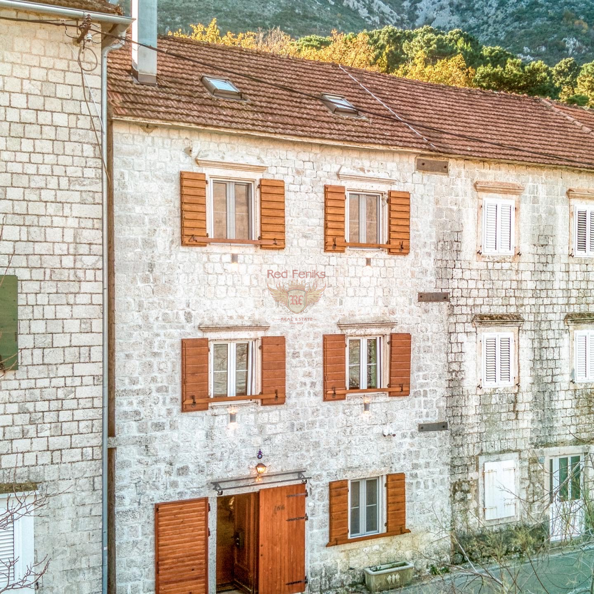 Casa en Kotor, Montenegro, 152 m² - imagen 1