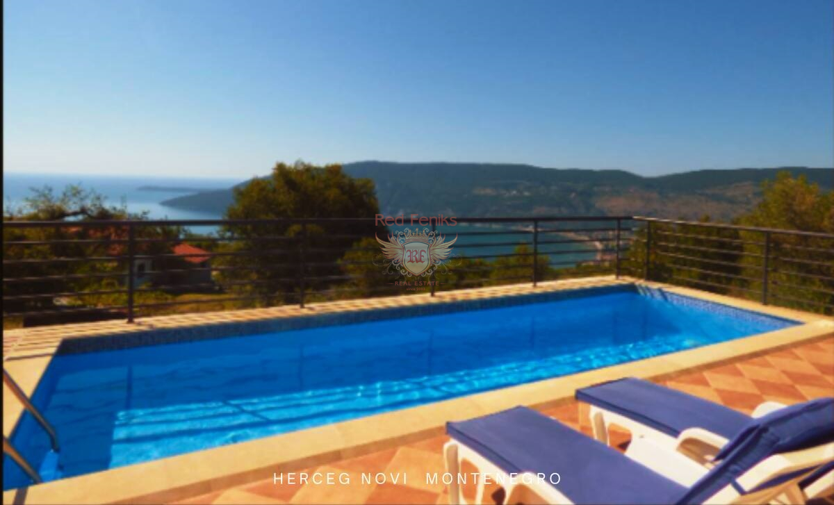Casa en Herceg-Novi, Montenegro, 205 m² - imagen 1