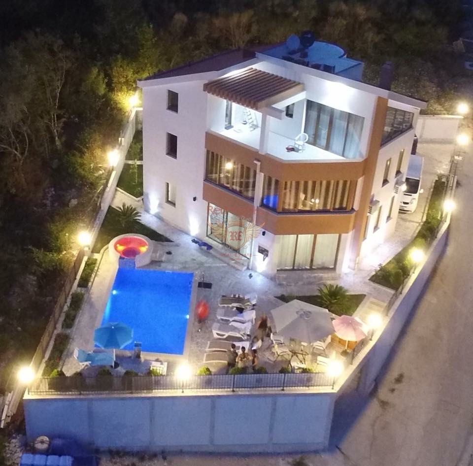 Maison à Herceg-Novi, Monténégro, 512 m² - image 1