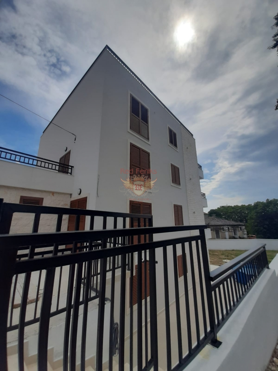 Flat in Tivat, Montenegro, 105 m² - picture 1
