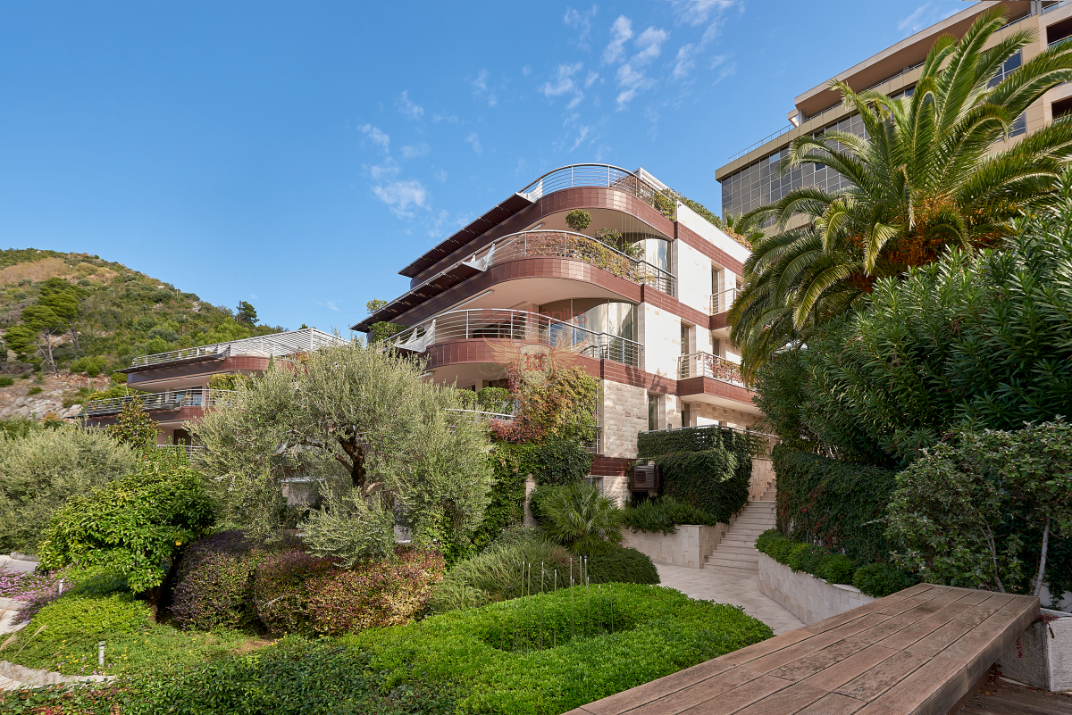 Flat in Budva, Montenegro, 347 m² - picture 1