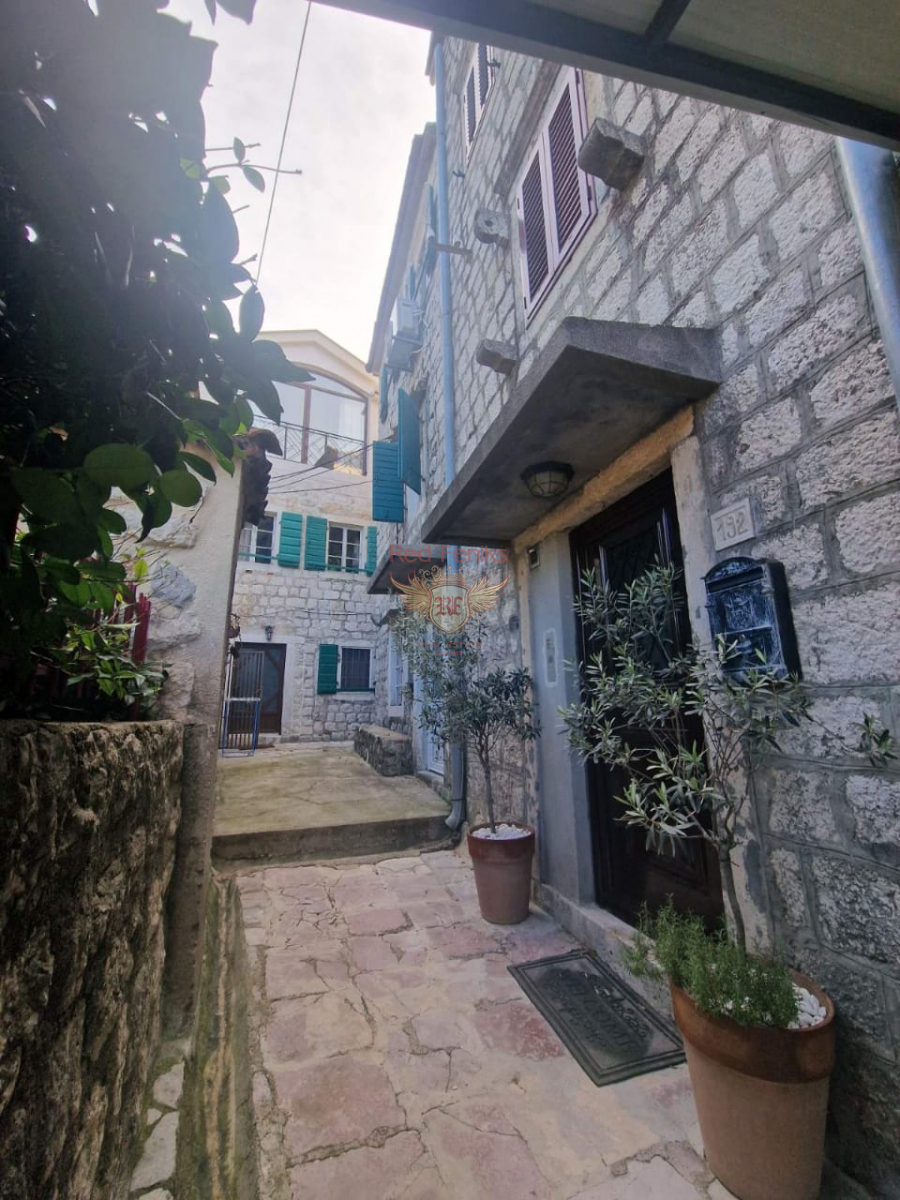 Maison à Kotor, Monténégro, 86 m² - image 1