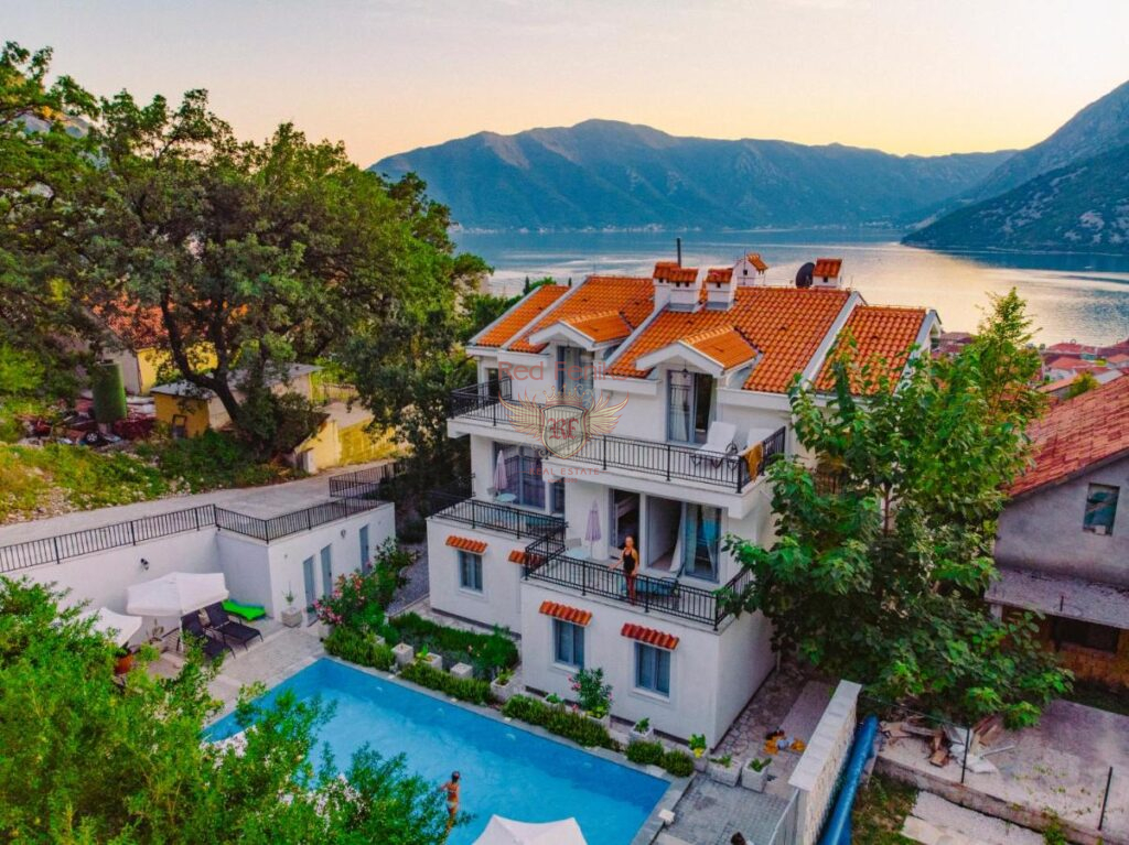Piso en Kotor, Montenegro, 92 m² - imagen 1